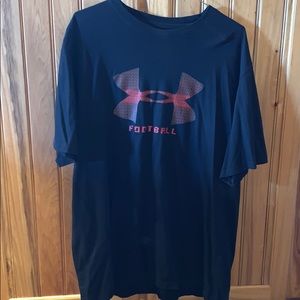 Men’s UA football tee